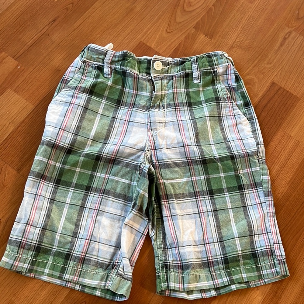 Old navy green/white plaid shorts size 8